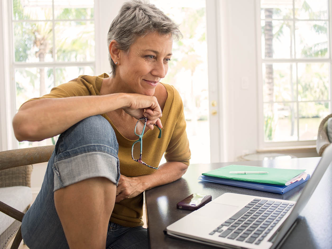 senior-woman-on-laptop